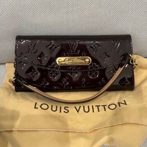 Louis Vuitton clutch .